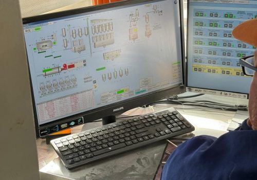 Операторская с панелью управления АБЗ после модернизации